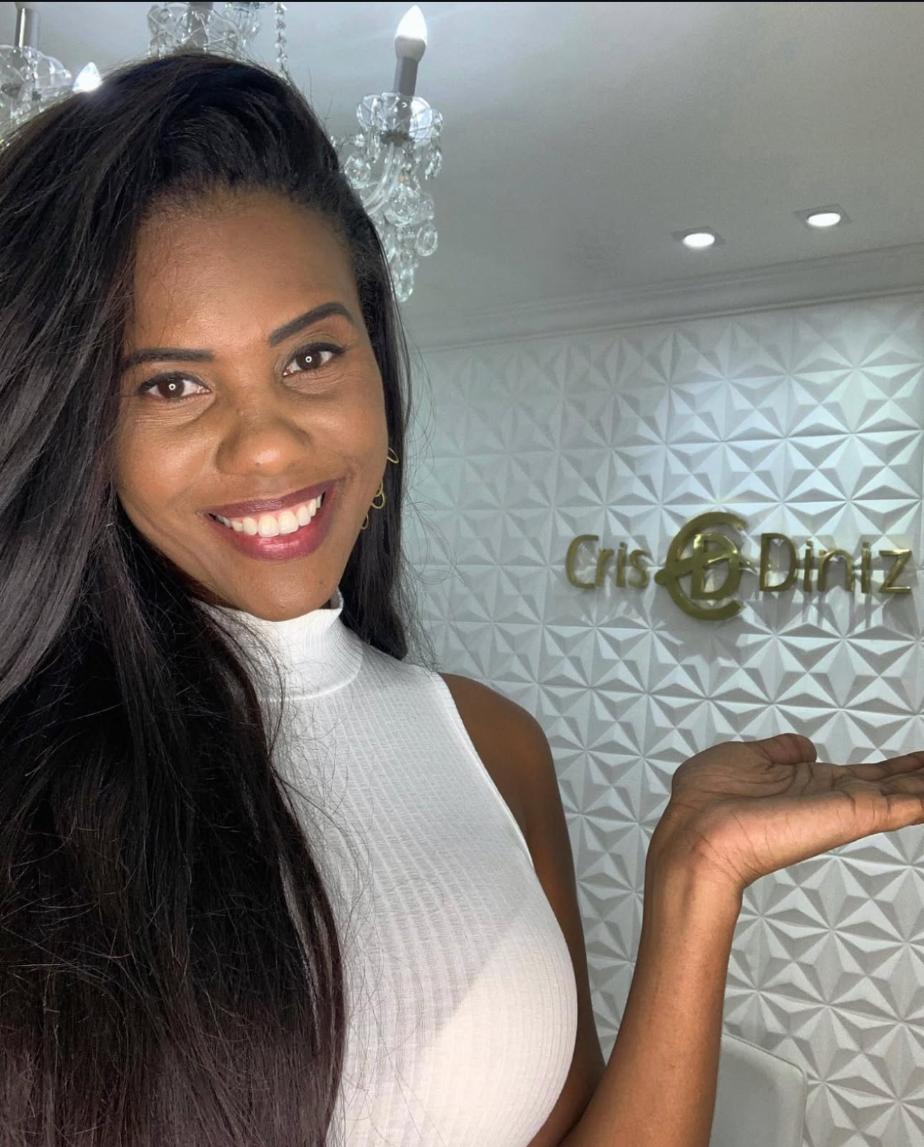 Cris Diniz - Especialista em Sobrancelhas e Micropigmentação